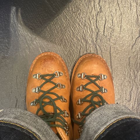 Danner Mountain Light in Light Brown Full Grain