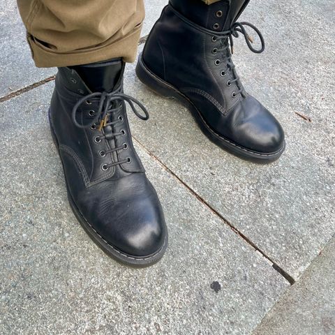 Solovair 8 Eye Derby Boot in Black Greasy