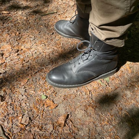 Solovair 8 Eye Derby Boot in Black Greasy