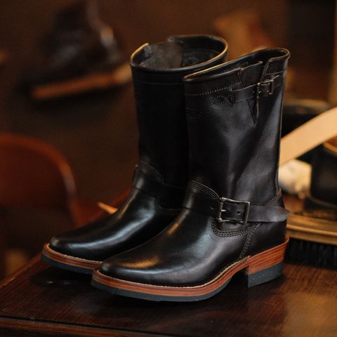 Willie's Handmade Boots Engineer in Maryam Toscanello Horsebutt Overdyed Black