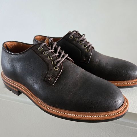 Grant Stone Plain Toe Blucher in C.F. Stead Earth Waxy Commander Suede
