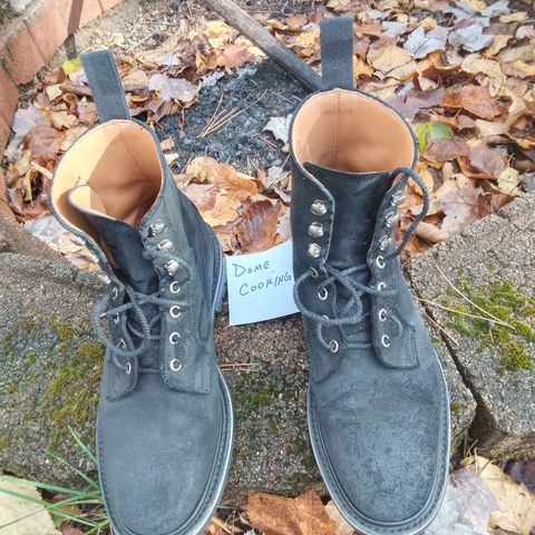 Tricker's Burford Country Boot in C.F. Stead Black Waxy Commander Suede