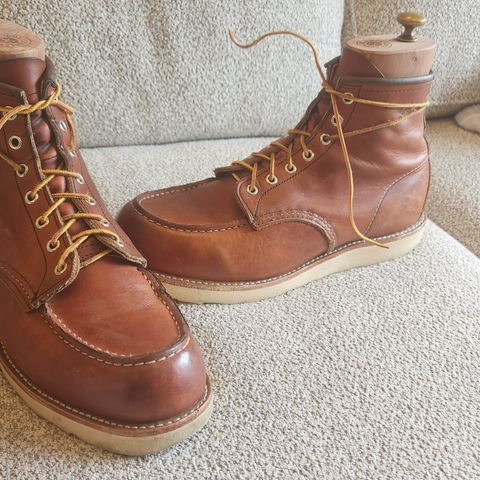 View photo of Red Wing 6-Inch Classic Moc in S.B. Foot Oro Legacy