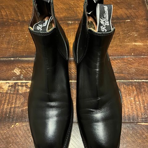 R.M. Williams Classic Craftsman Chelsea Boot in Black Yearling