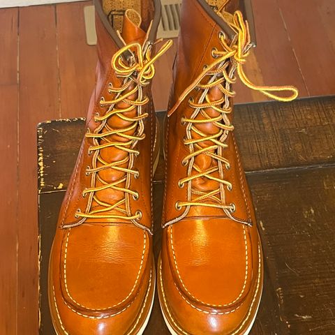 Red Wing 8-Inch Classic Moc in S.B. Foot Oro Legacy