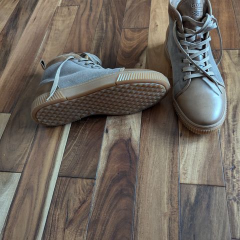 GORAL x Rose Anvil Muggs in Shearling
