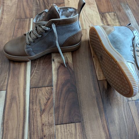 GORAL x Rose Anvil Muggs in Shearling