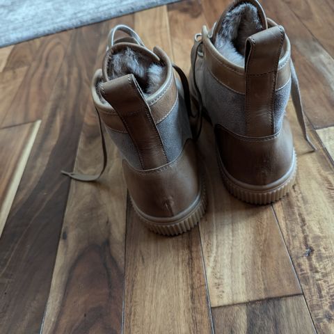 GORAL x Rose Anvil Muggs in Shearling