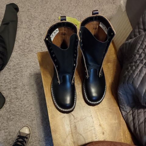 Nicks Urban Logger in Horween Black Waxed Flesh