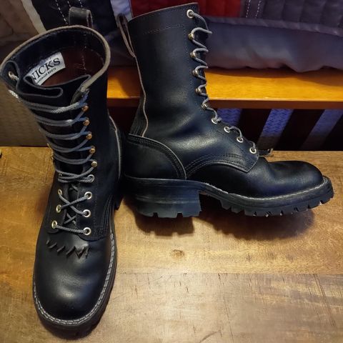 Nicks Urban Logger in Horween Black Waxed Flesh