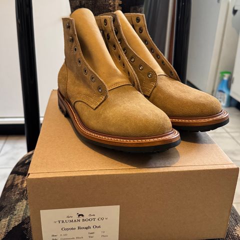 Truman Plain Toe Boot in Coyote Roughout
