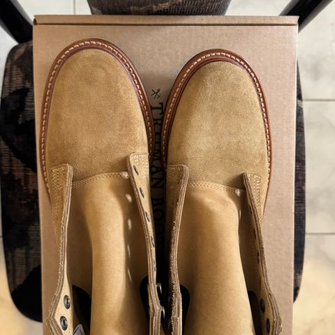 Truman Plain Toe Boot in Coyote Roughout
