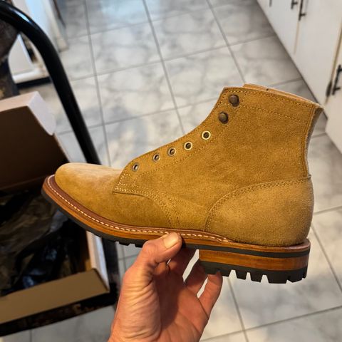 Truman Plain Toe Boot in Coyote Roughout