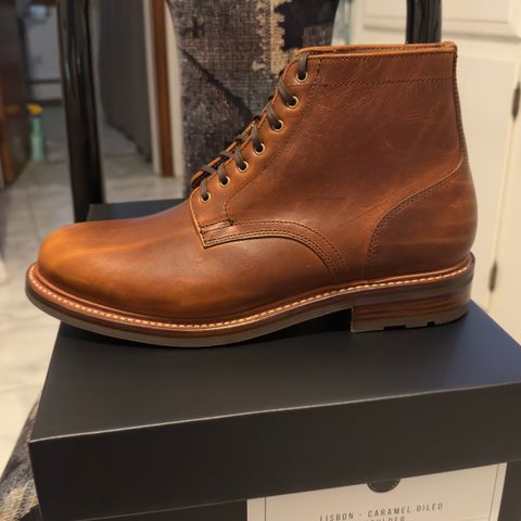Caswell Lisbon in C.F. Stead Caramel Classic Oiled Shoulder