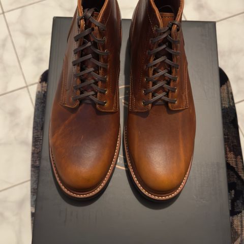 Caswell Lisbon in C.F. Stead Caramel Classic Oiled Shoulder