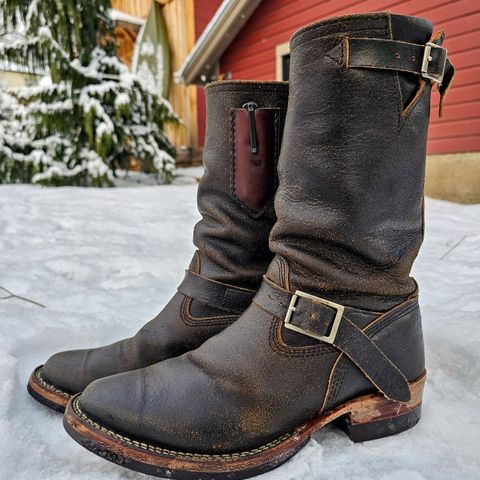 Wesco Standard And Strange Collab: The Quick Striker in Horween Olive Waxed Flesh