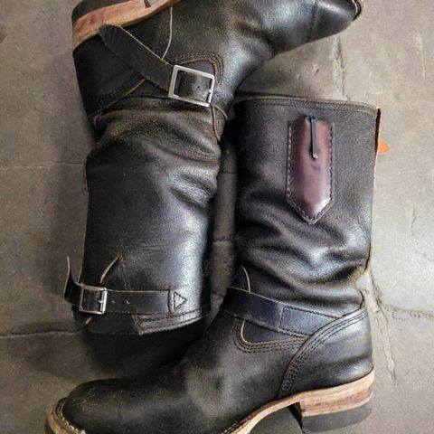 Wesco Standard And Strange Collab: The Quick Striker in Horween Olive Waxed Flesh