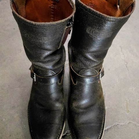 Wesco Standard And Strange Collab: The Quick Striker in Horween Olive Waxed Flesh