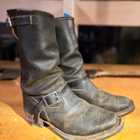 Wesco Standard And Strange Collab: The Quick Striker in Horween Olive Waxed Flesh