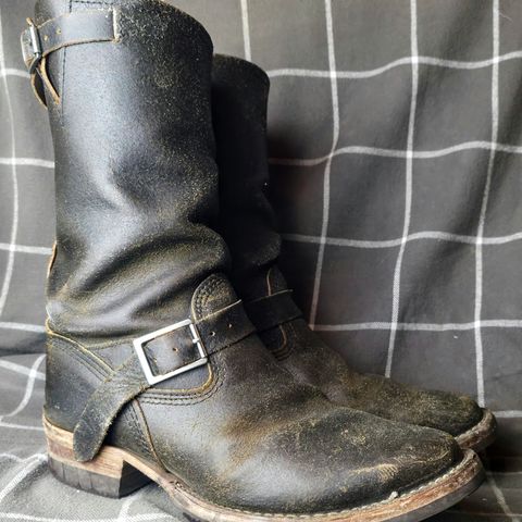 Wesco Standard And Strange Collab: The Quick Striker in Horween Olive Waxed Flesh