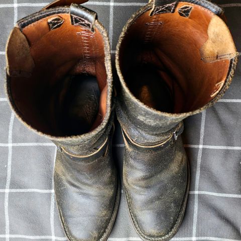 Wesco Standard And Strange Collab: The Quick Striker in Horween Olive Waxed Flesh