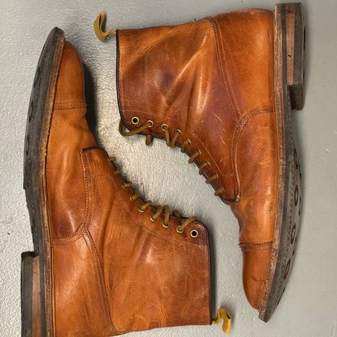 Tricker's Churchill in Horween Natural Dublin