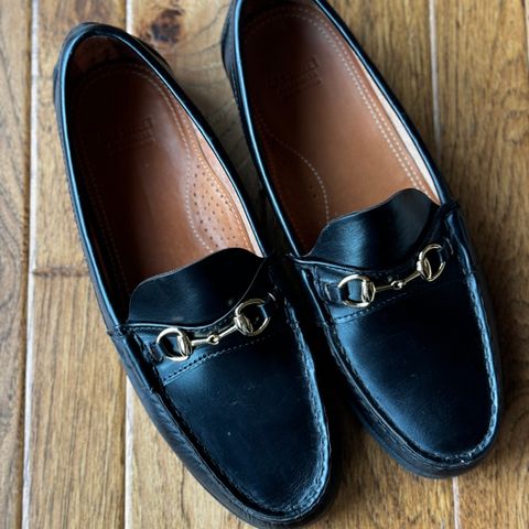 Oak Street Bootmakers Bit Moc in Teacore Black Overdye Horse Rump