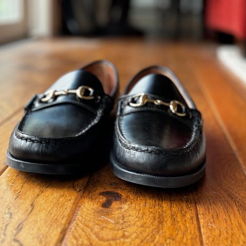 Oak Street Bootmakers Bit Moc in Teacore Black Overdye Horse Rump