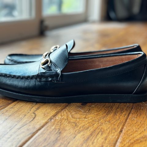 Oak Street Bootmakers Bit Moc in Teacore Black Overdye Horse Rump