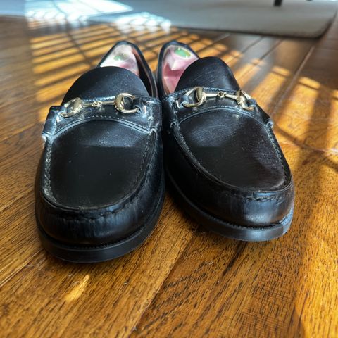 Oak Street Bootmakers Bit Moc in Teacore Black Overdye Horse Rump