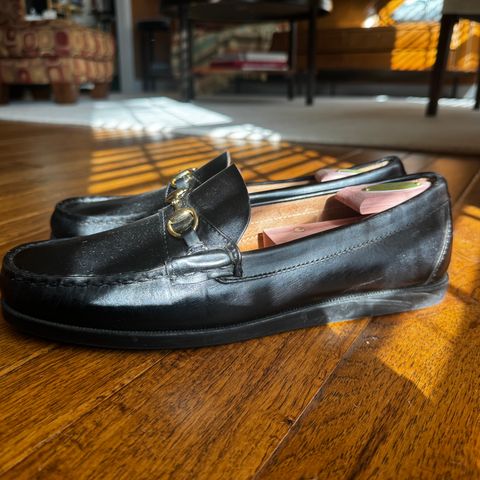 Oak Street Bootmakers Bit Moc in Teacore Black Overdye Horse Rump