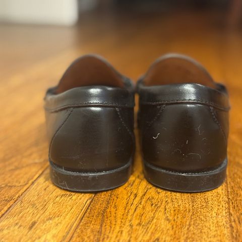 Oak Street Bootmakers Bit Moc in Teacore Black Overdye Horse Rump