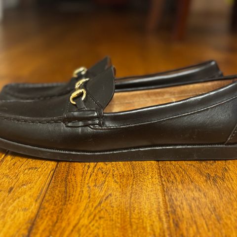 Oak Street Bootmakers Bit Moc in Teacore Black Overdye Horse Rump