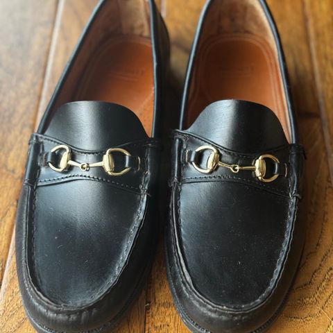 Oak Street Bootmakers Bit Moc in Teacore Black Overdye Horse Rump