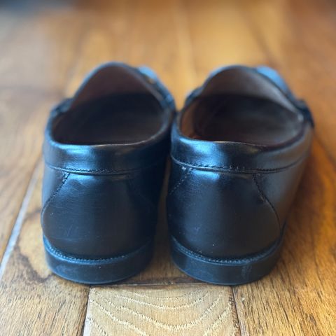 Oak Street Bootmakers Bit Moc in Teacore Black Overdye Horse Rump