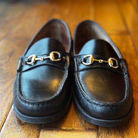 Oak Street Bootmakers Bit Moc in Teacore Black Overdye Horse Rump