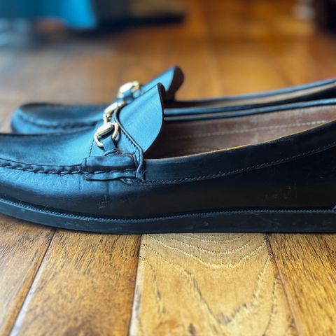 Oak Street Bootmakers Bit Moc in Teacore Black Overdye Horse Rump