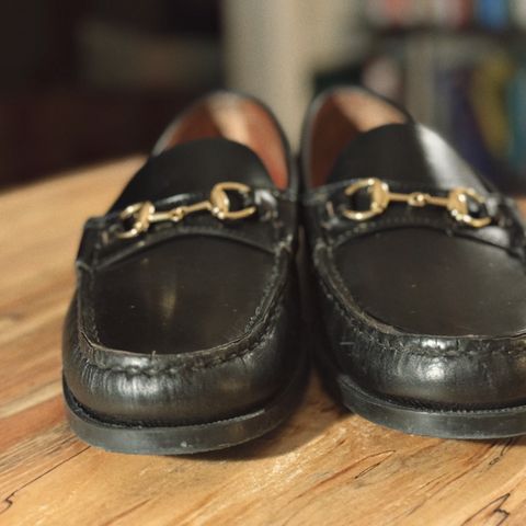 Oak Street Bootmakers Bit Moc in Teacore Black Overdye Horse Rump