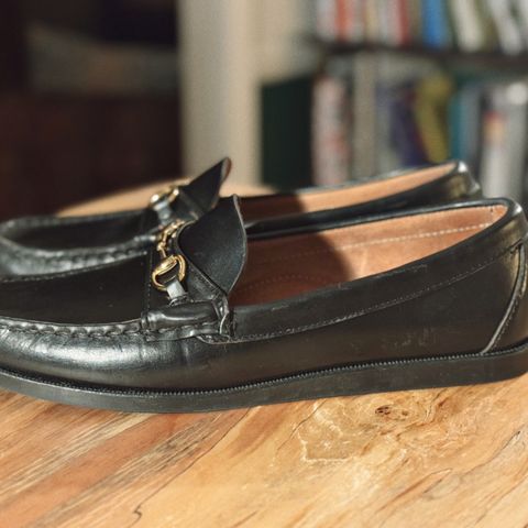 Oak Street Bootmakers Bit Moc in Teacore Black Overdye Horse Rump