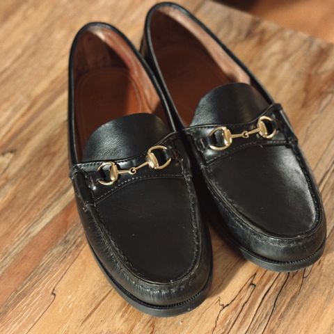 Oak Street Bootmakers Bit Moc in Teacore Black Overdye Horse Rump