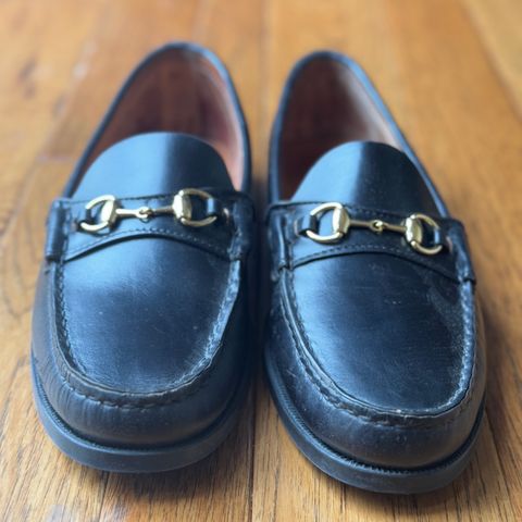 Oak Street Bootmakers Bit Moc in Teacore Black Overdye Horse Rump