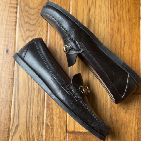 Oak Street Bootmakers Bit Moc in Teacore Black Overdye Horse Rump
