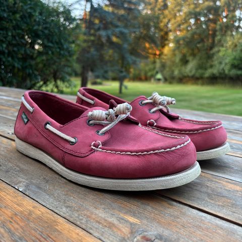 Eastland Seaquest in Red Shammy