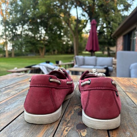 Eastland Seaquest in Red Shammy