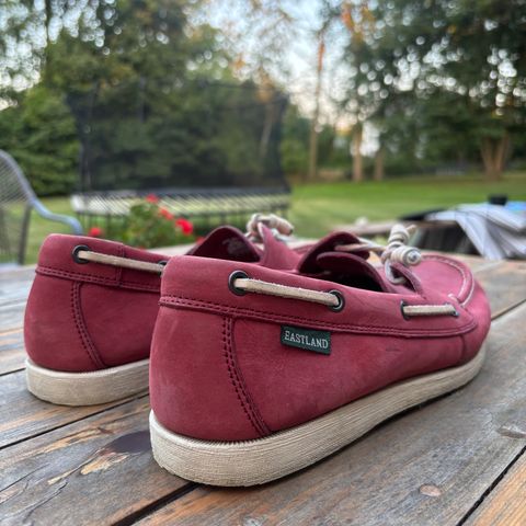 Eastland Seaquest in Red Shammy