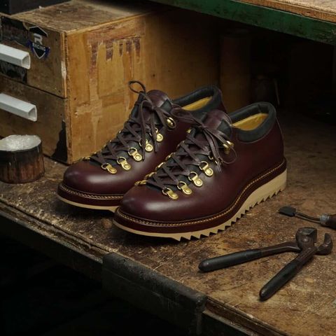 Sagara Trailmaster in Arborwax Burgundy