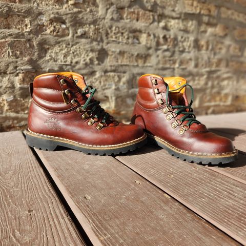 Jim Green Razorback in Tan Full Grain