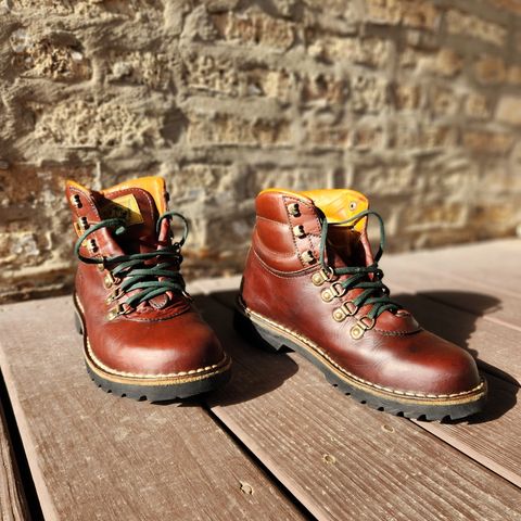 Jim Green Razorback in Tan Full Grain
