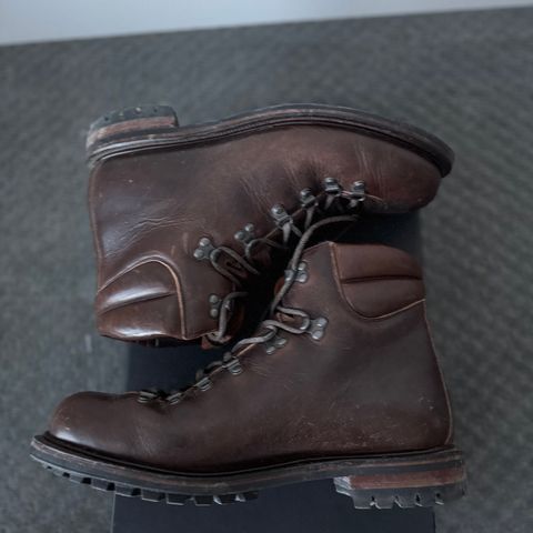 Viberg Pachena Bay in C.F. Stead Husk Oiled Culatta