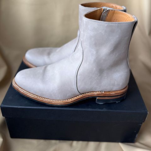 Viberg Side Zip in Maryam Light Grey Horsebutt